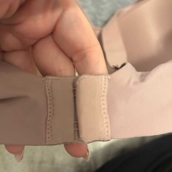 Victoria's Secret Lightly Lined, Wireless T-Shirt Bra in 38DD - Picture 5 of 6